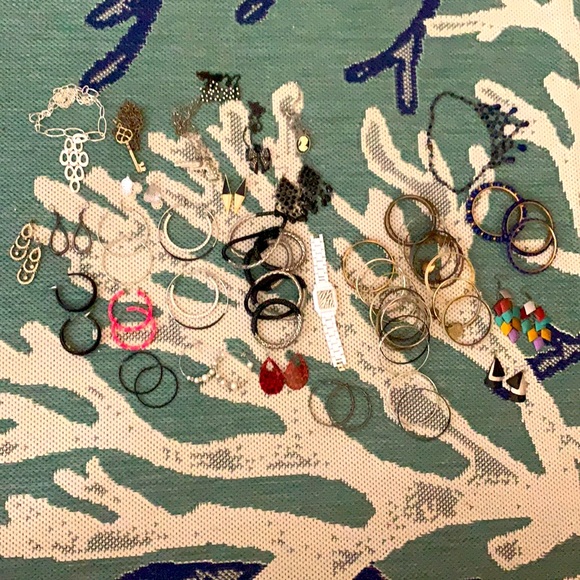 Jewelry - Assortment of costume jewelry